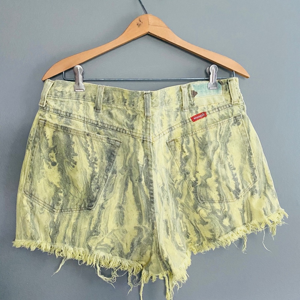 Wrangler Dyed High Waisted Shorts